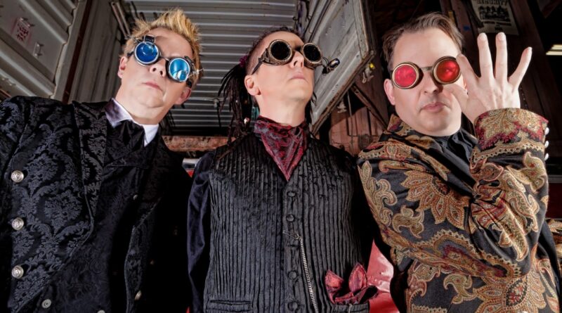 Information Society, Thea Austin (SNAP!) e Noel juntos no Qualistage